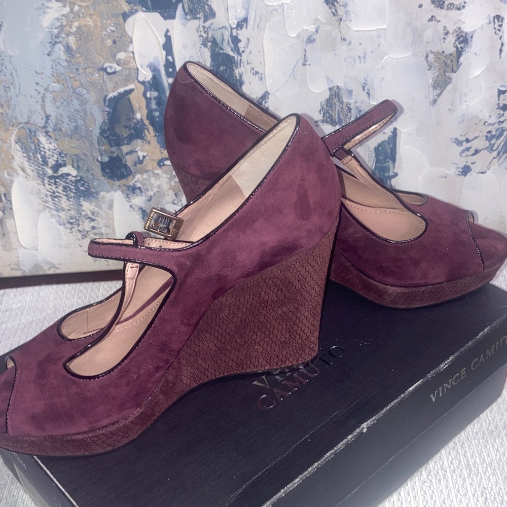 “ True Sue” Vince Camuto Ruby Genuine Suede Wedge Shoes 9B